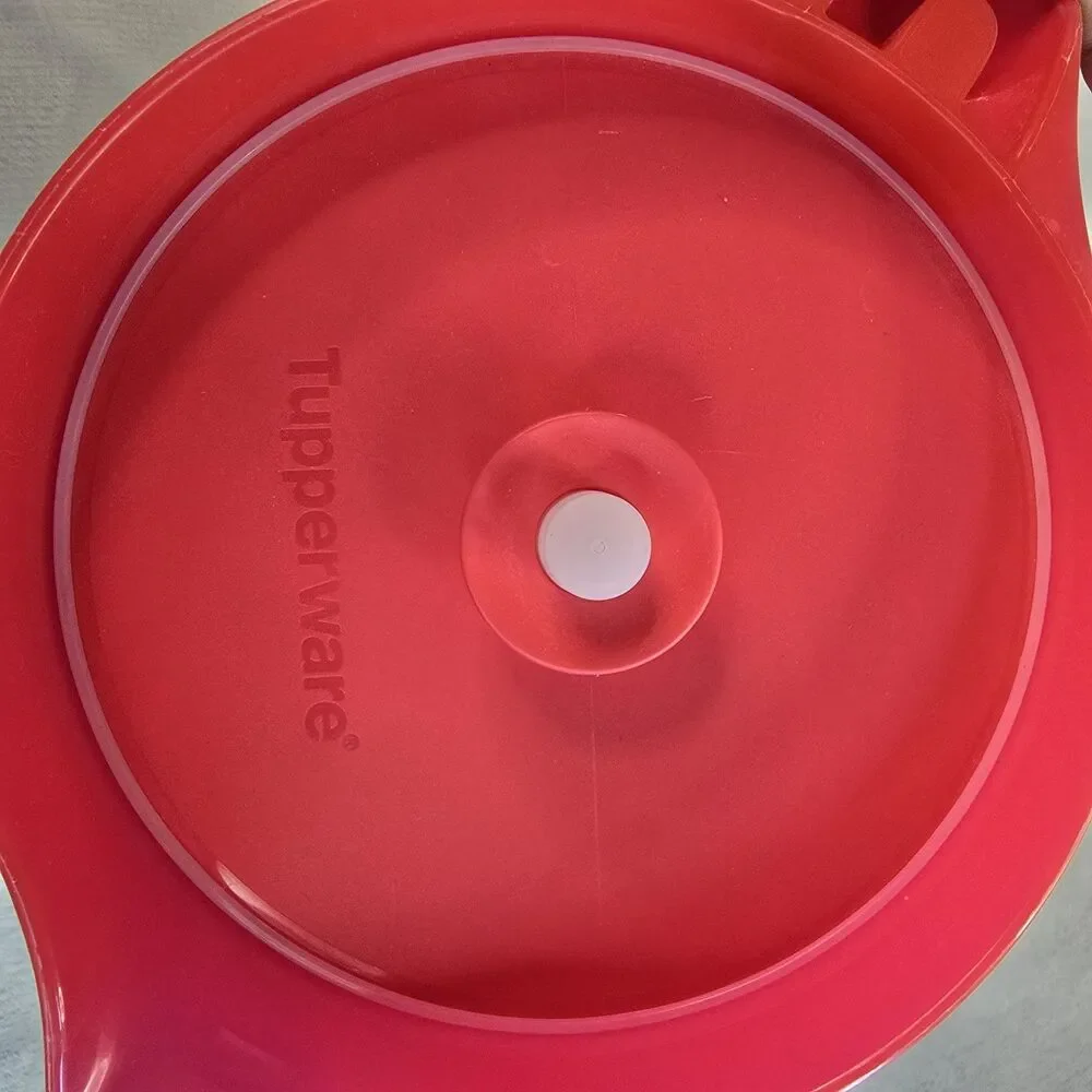Tupperware 1 Gallon Drink Pitcher Red with Lid  8029A-2 3.8 Liter